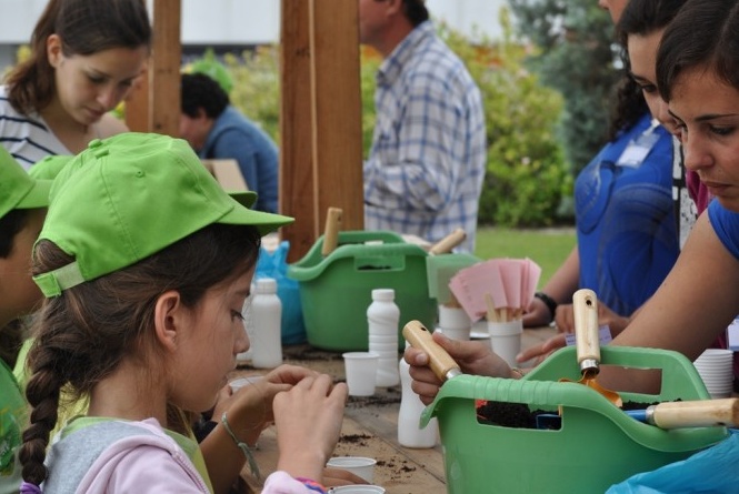 http://www.cm-estarreja.pt/ficheiros/fotos_destaques/asemana_ambiente_maio2011_carlamiranda_286_cropped.jpg